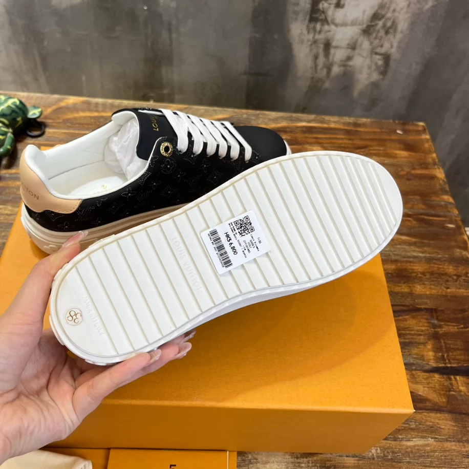 LV TIME OUT SNEAKER