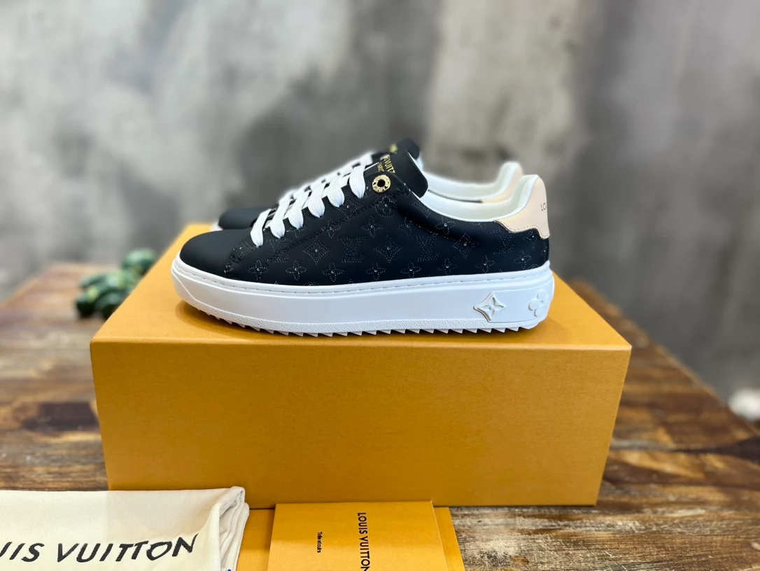LV TIME OUT SNEAKER