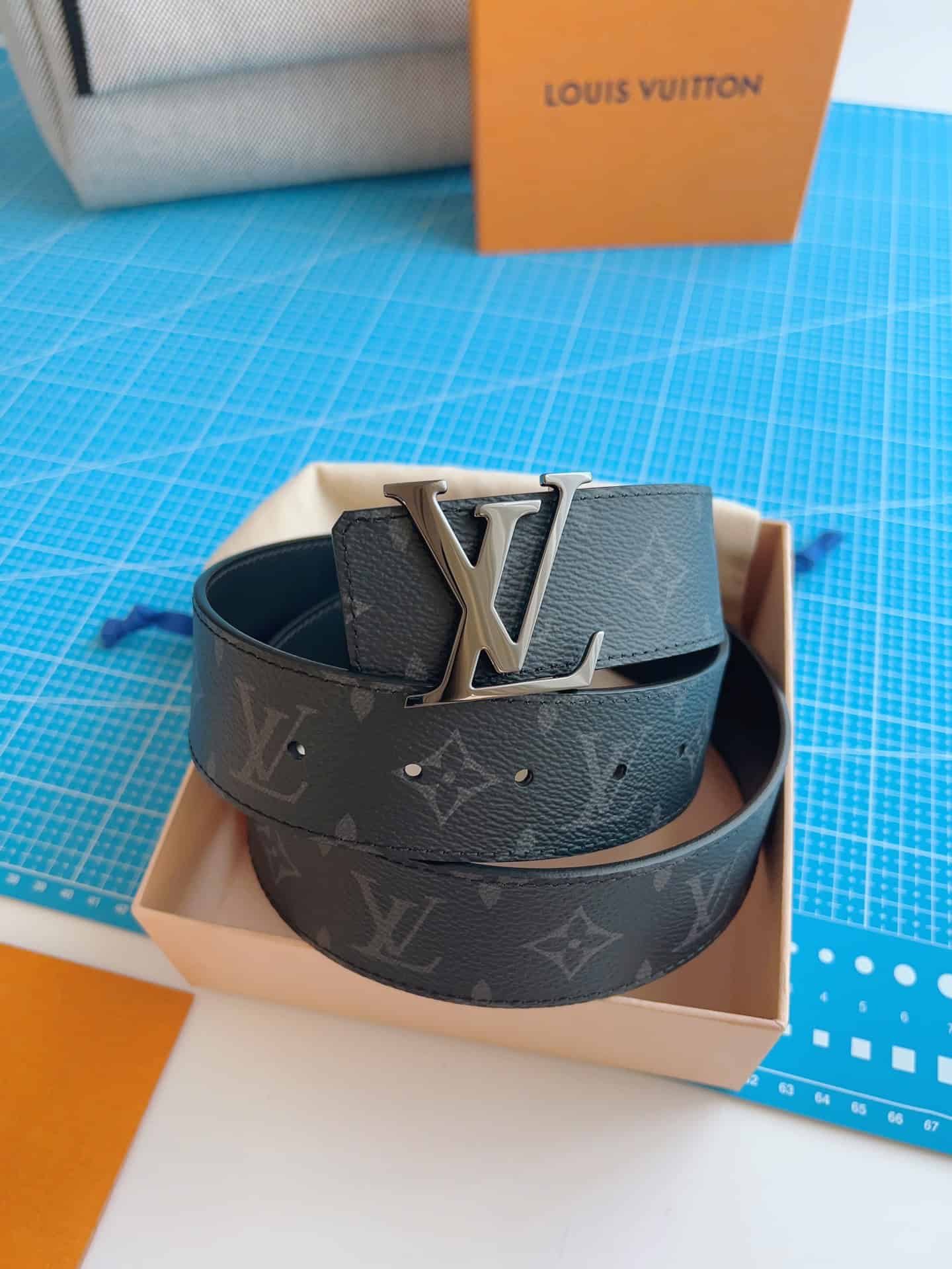 LOUIS VUITTON INITIALES 40MM REVERSIBLE BELT - B188