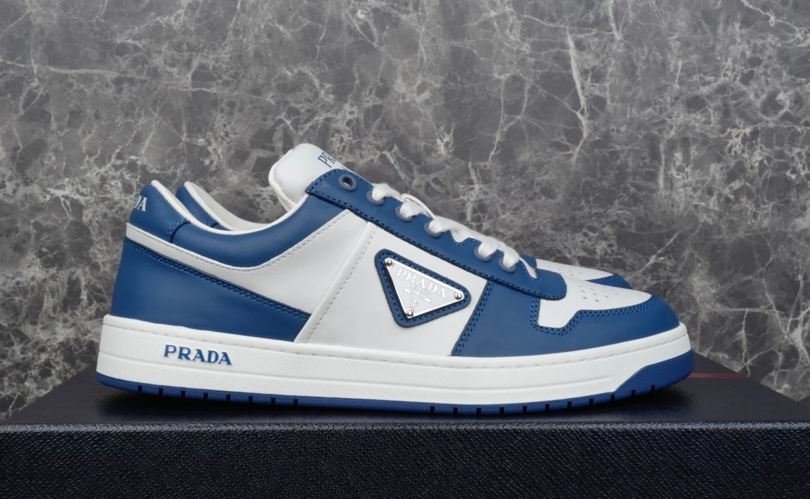PRADA DOWNTOWN LEATHER SNEAKERS IN WHITE AND LACQUER BLUE- PRD011