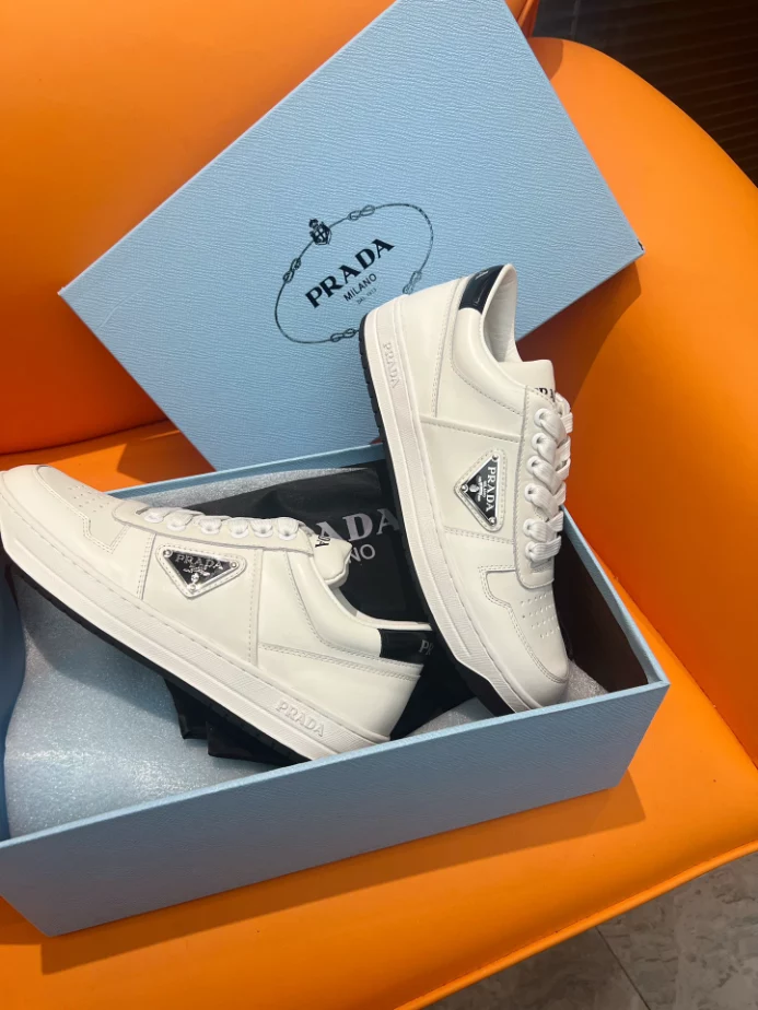 PRADA DOWNTOWN LEATHER SNEAKERS IN WHITE - PRD010