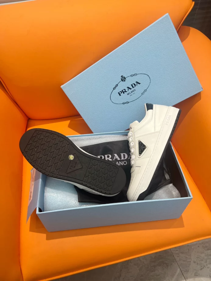 PRADA DOWNTOWN LEATHER SNEAKERS IN WHITE - PRD010