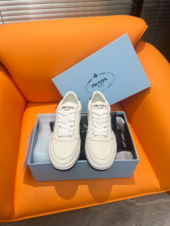 PRADA DOWNTOWN LEATHER SNEAKERS IN WHITE - PRD010
