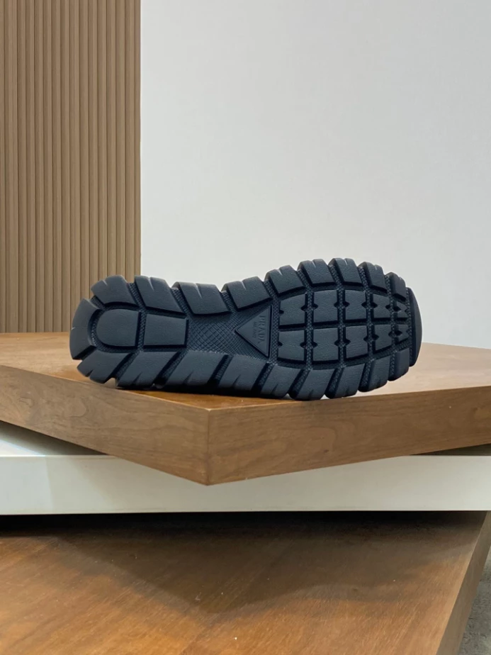 PRADA SNEAKERS - PRD054