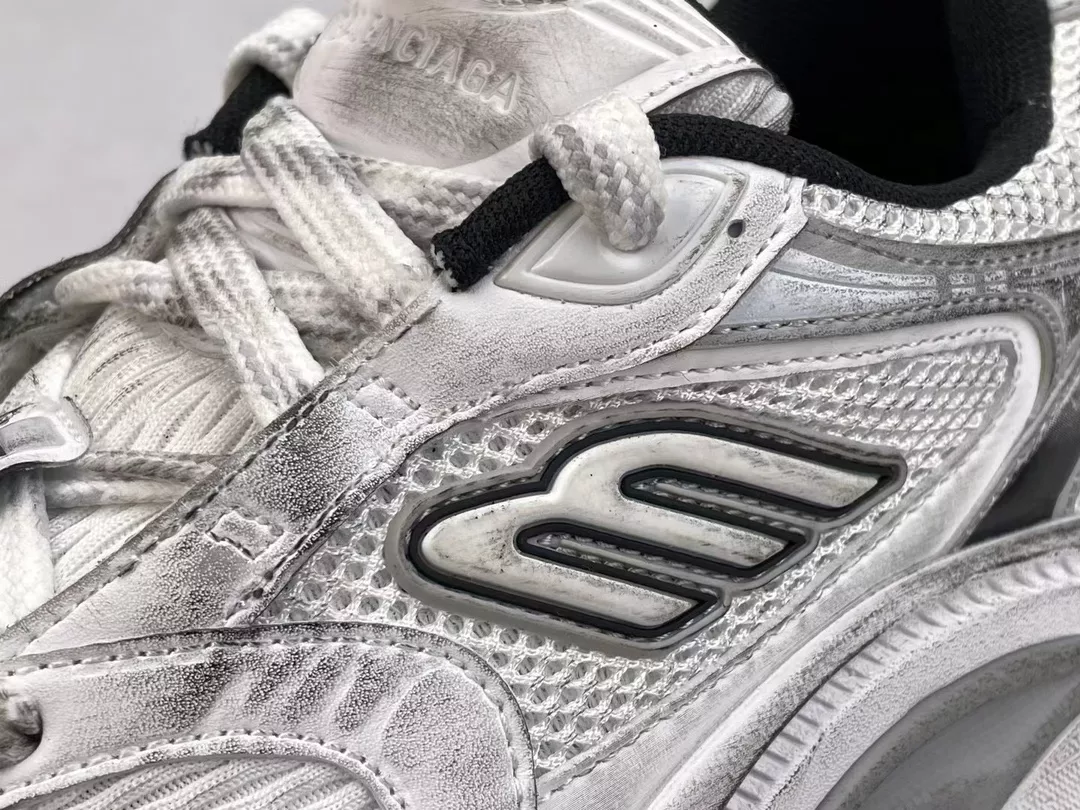 BALENCIAGA MEN'S 10XL SNEAKER IN WHITE/BLACK/GRIS - BB273