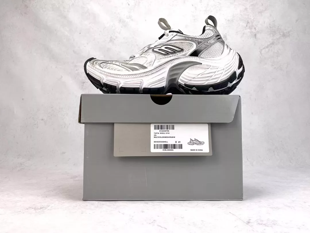 BALENCIAGA MEN'S 10XL SNEAKER IN WHITE/BLACK/GRIS - BB273