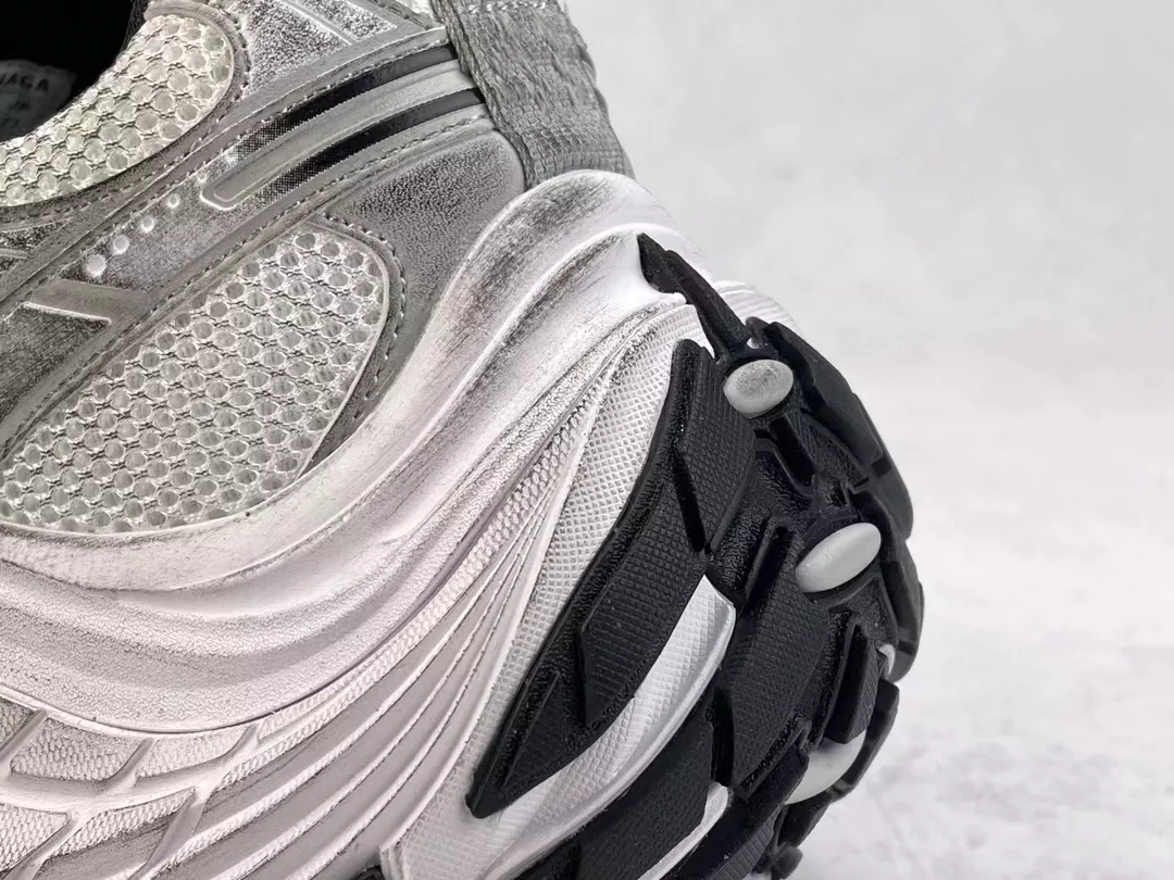 BALENCIAGA MEN'S 10XL SNEAKER IN WHITE/BLACK/GRIS - BB273