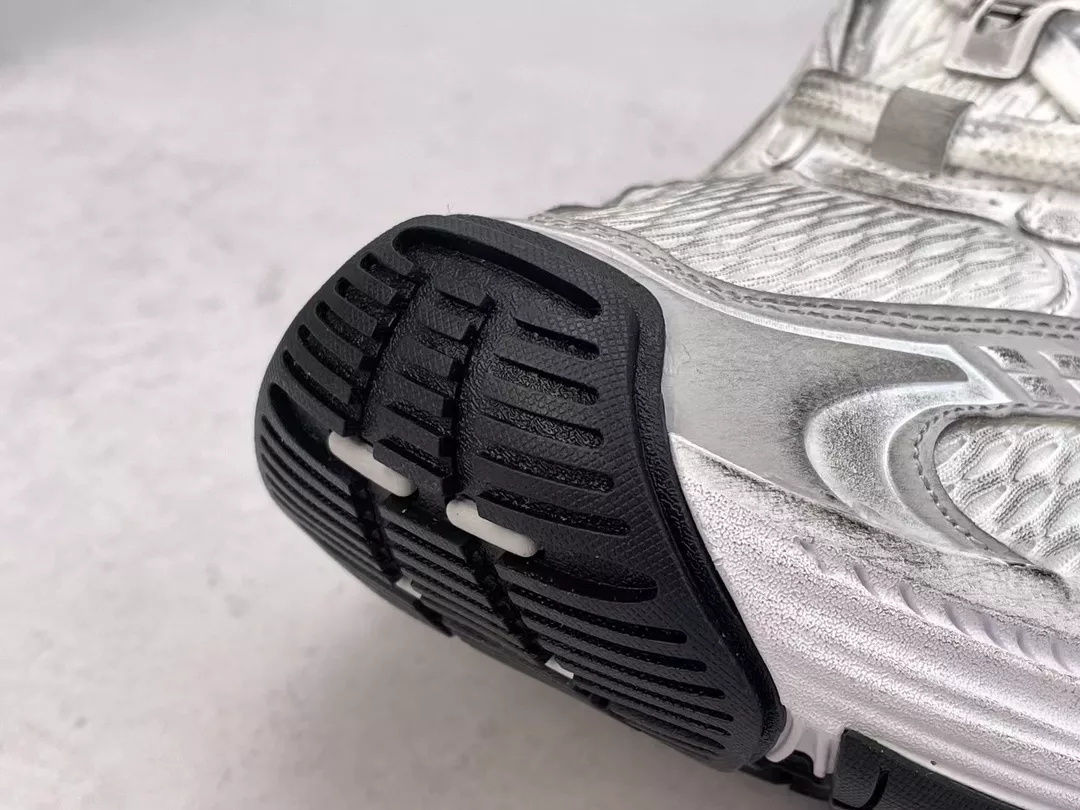 BALENCIAGA MEN'S 10XL SNEAKER IN WHITE/BLACK/GRIS - BB273