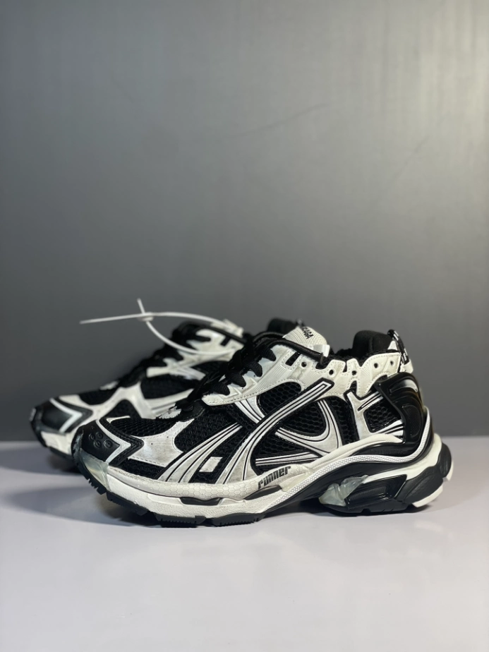 BALENCIAGA RUNNER SNEAKER IN BLACK AND WHITE MESH AND NYLON - BB266