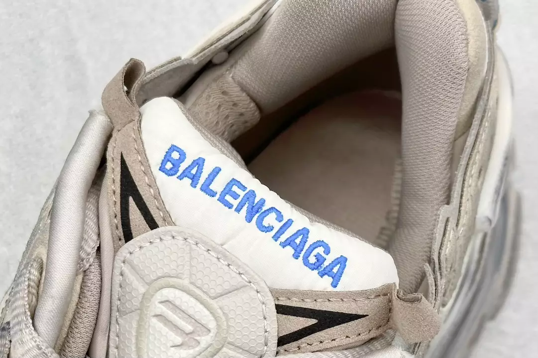 BALENCIAGA RUNNER SNEAKER IN TAUPE/BLUE - BB264
