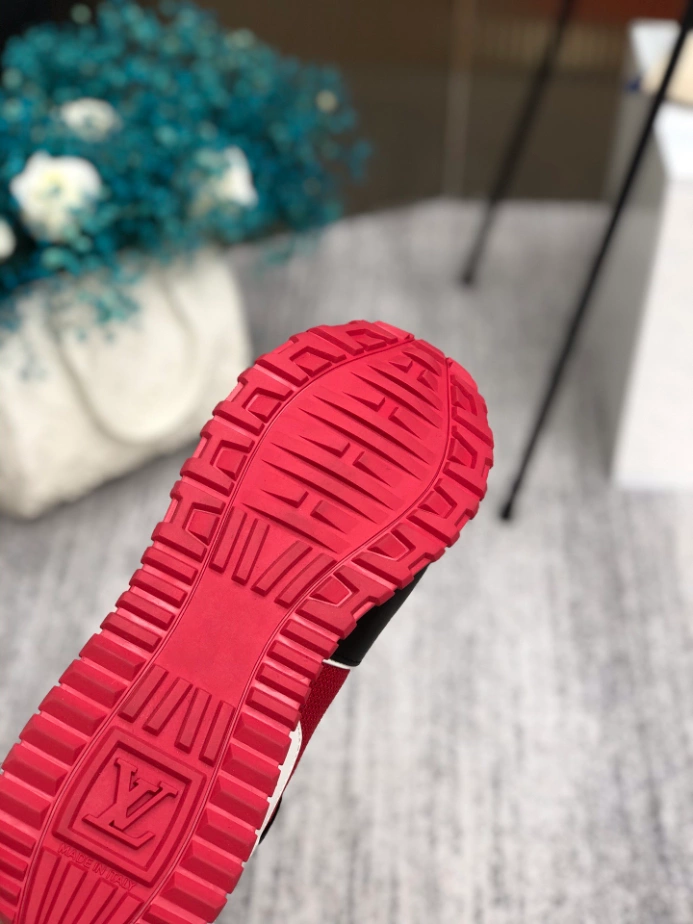LV RUN AWAY SNEAKER