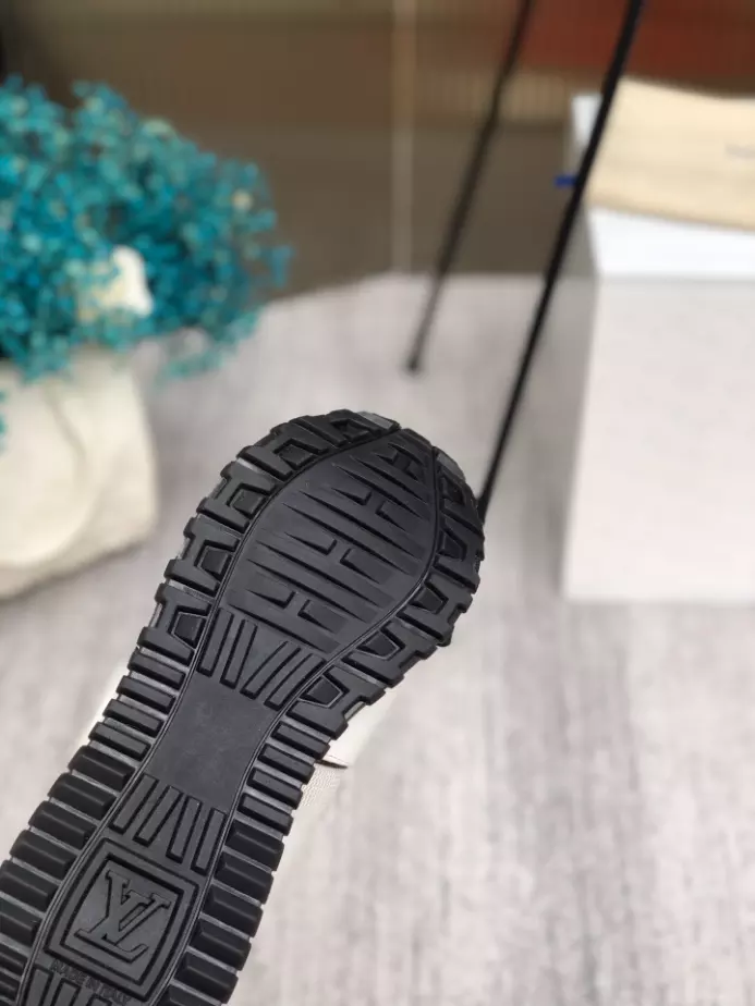 LV RUN AWAY SNEAKER