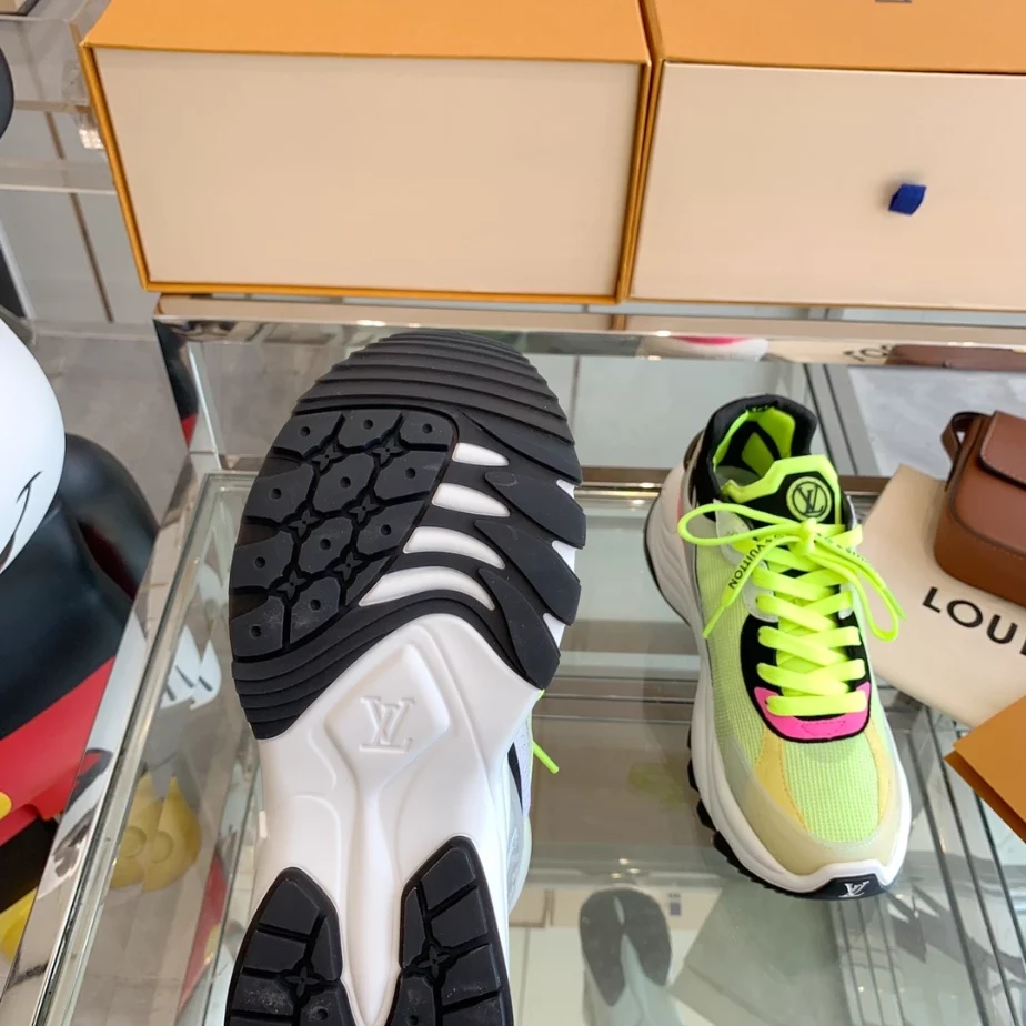 LV WOMEN'S RUN 55 SNEAKER