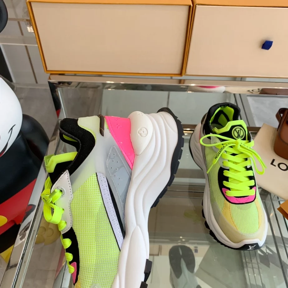 LV WOMEN'S RUN 55 SNEAKER