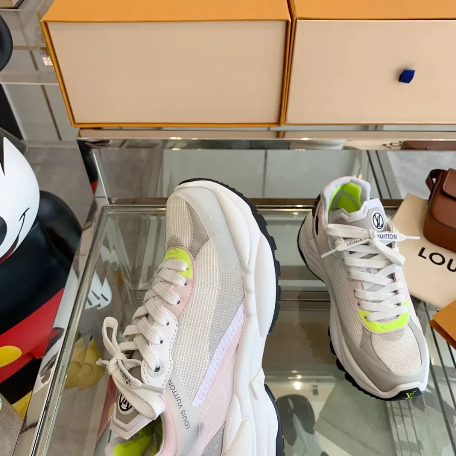 LV WOMEN'S RUN 55 SNEAKER