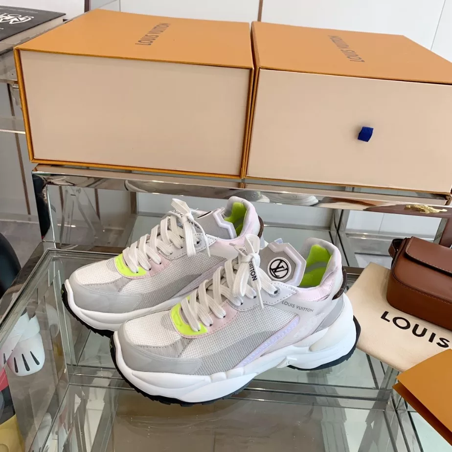 LV WOMEN'S RUN 55 SNEAKER