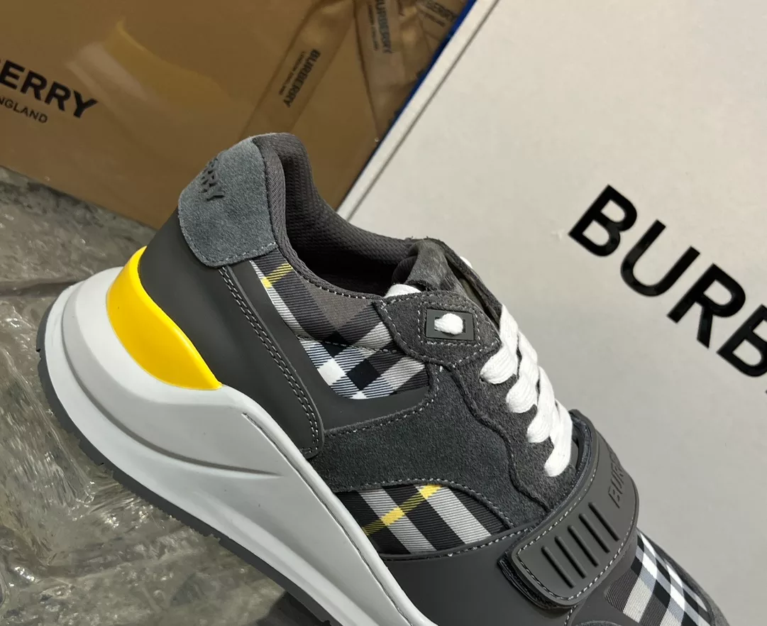 BURBERRY VINTAGE CHECK SNEAKERS - BBR110