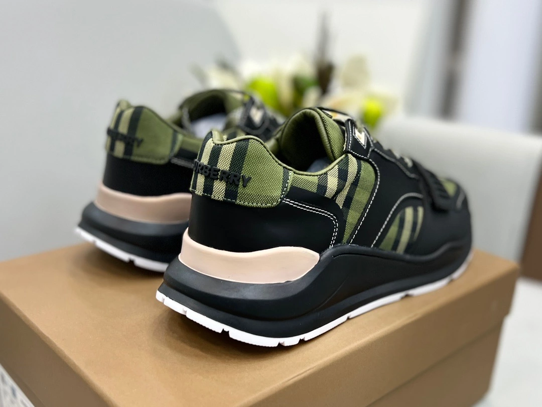 BURBERRY VINTAGE CHECK SNEAKERS - BBR118