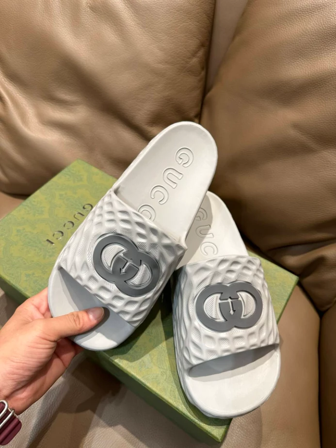 GUCCI MEN'S INTERLOCKING G SLIDE SANDAL - SDG024