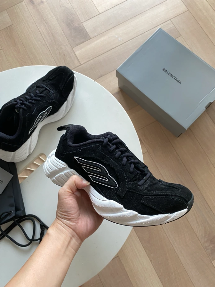 MEN'S MONDAY SHOE IN BLACK/WHITE - BB282